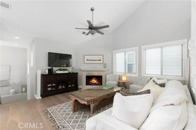 Detail Gallery Image 3 of 33 For 608 Poinsettia Ave #B,  Corona Del Mar,  CA 92625 - 2 Beds | 2 Baths
