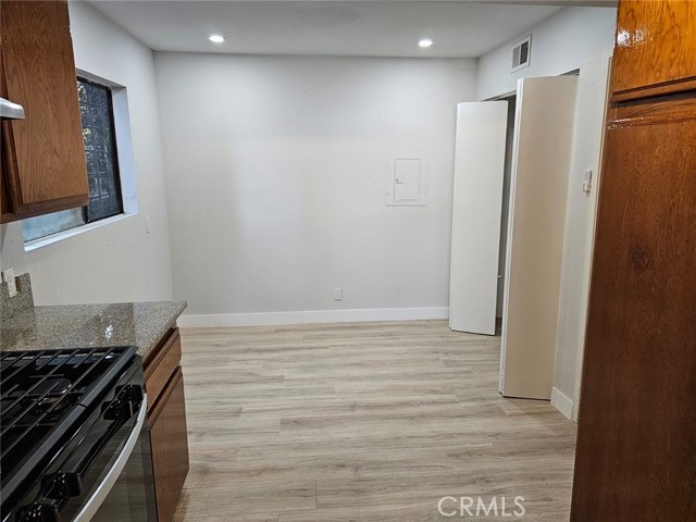 Detail Gallery Image 9 of 22 For 8331 Cedros Ave #14,  Panorama City,  CA 91402 - 2 Beds | 2 Baths