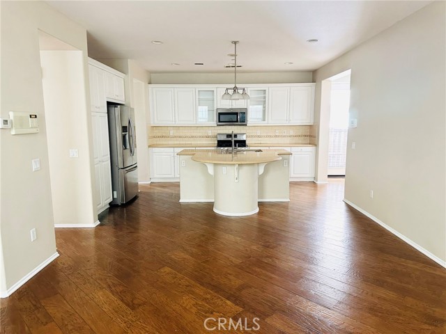 Detail Gallery Image 8 of 41 For 26035 Newport Ave, Loma Linda,  CA 92354 - 4 Beds | 3/1 Baths
