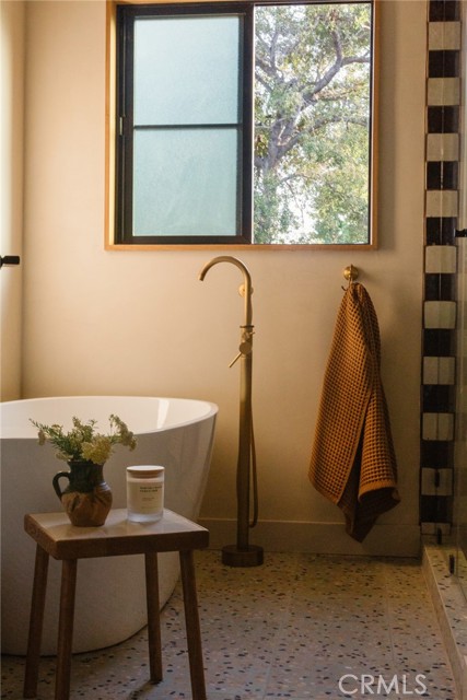 4367 Rising Hill Road, Altadena CA: https://media.crmls.org/medias/4c00ec4f-6484-4c28-a61e-51af174fe469.jpg