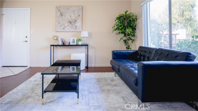 Detail Gallery Image 2 of 10 For 1345 Cabrillo Park Dr #B14,  Santa Ana,  CA 92701 - 1 Beds | 1 Baths