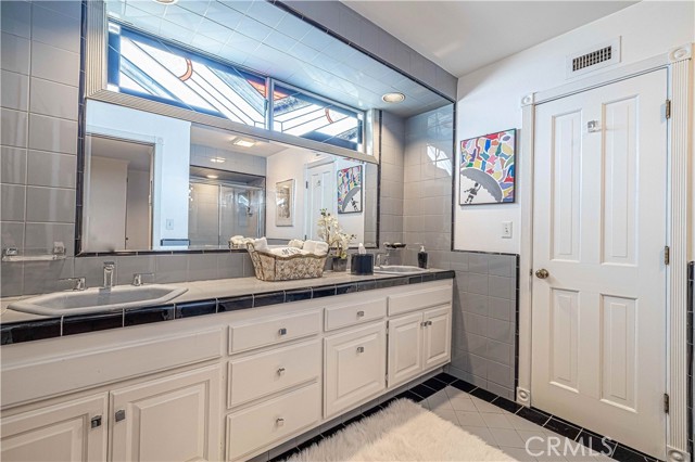 Detail Gallery Image 24 of 30 For 5029 Gerald Ave, Encino,  CA 91436 - 4 Beds | 3/1 Baths
