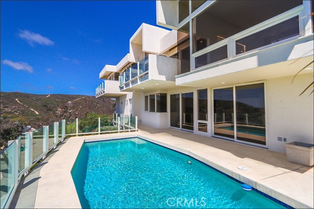 Detail Gallery Image 8 of 43 For 1284 Coronado Dr, Laguna Beach,  CA 92651 - 3 Beds | 2/1 Baths