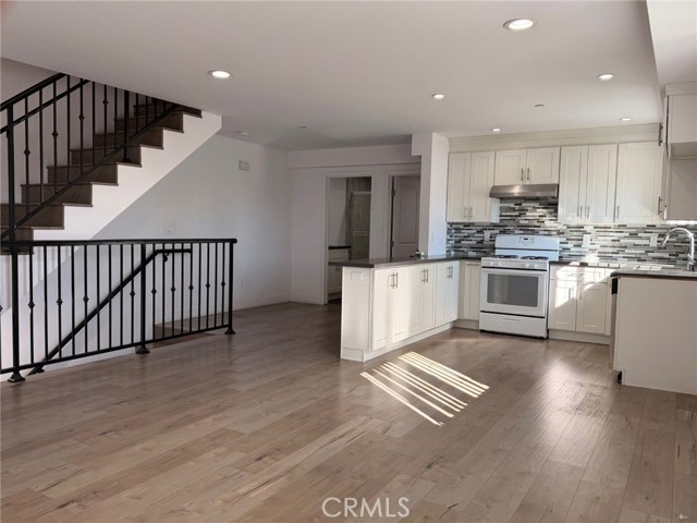 Detail Gallery Image 5 of 12 For 3527 3/4 Siskiyou, Los Angeles,  CA 90023 - 3 Beds | 3 Baths