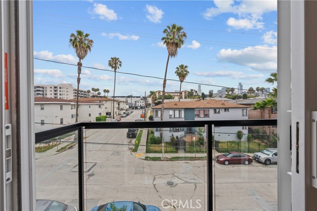 201 S Westlake Ave, Los Angeles CA: https://media.crmls.org/medias/4c03e803-4205-4f04-9d13-4b09d8dc4350.jpg