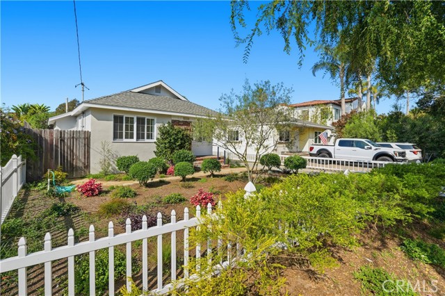 Detail Gallery Image 4 of 41 For 815 South Juanita, Redondo Beach,  CA 90277 - 4 Beds | 2 Baths