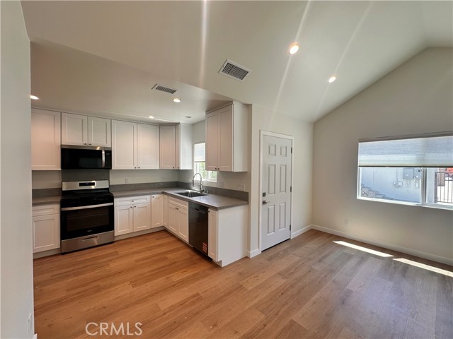 Detail Gallery Image 3 of 14 For 1621 S Atlantic Bld a,  Alhambra,  CA 91803 - 2 Beds | 2 Baths