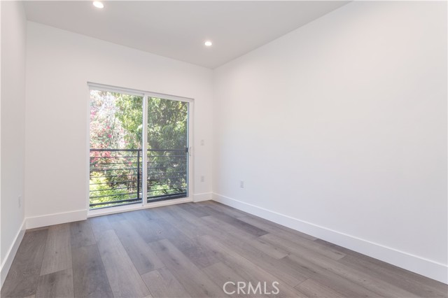 1032 N Oxford Avenue, Los Angeles CA: https://media.crmls.org/medias/4c05f7e5-f064-4856-9baa-9bf1432bc518.jpg
