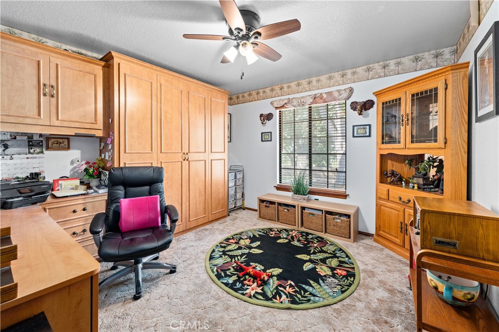 https://media.crmls.org/medias/4c06b93e-177f-4bc3-a165-84245a505f30.jpg?preset=X-Large