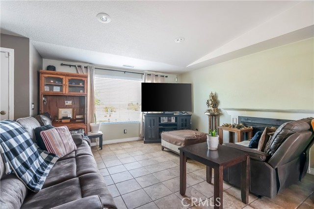 Detail Gallery Image 7 of 36 For 17133 Mesquite Rd, Apple Valley,  CA 92307 - 3 Beds | 2 Baths