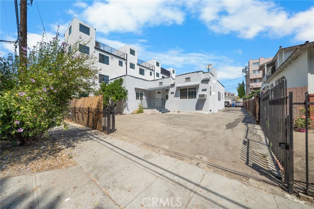 Detail Gallery Image 2 of 29 For 6513 Lexington Ave, Los Angeles,  CA 90038 - 4 Beds | 2 Baths