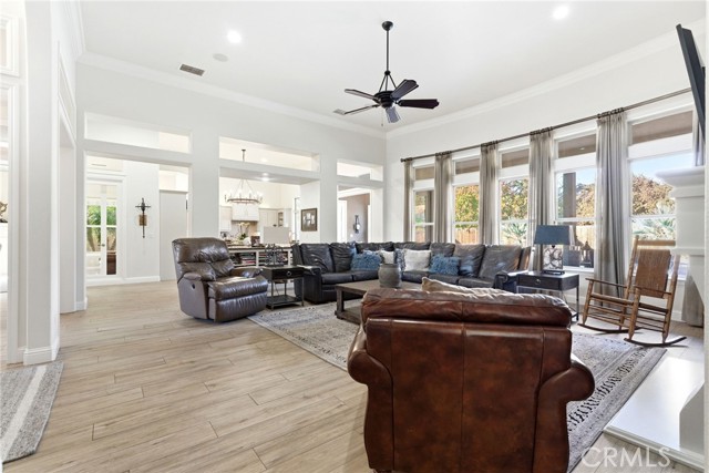 Detail Gallery Image 10 of 66 For 170 W Pioneer Way, Hanford,  CA 93230 - 4 Beds | 3 Baths