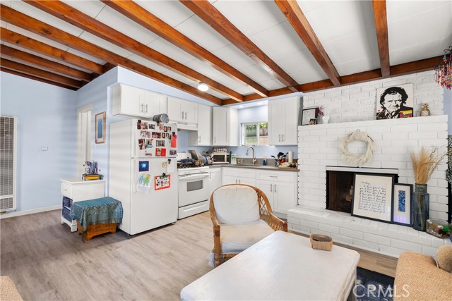 308 Flower Street, Costa Mesa CA: https://media.crmls.org/medias/4c0ad6e6-a02b-43e5-970f-0cba4722ac9c.jpg