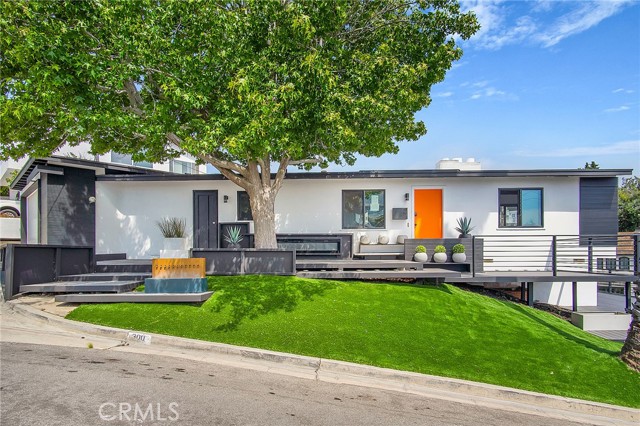 Detail Gallery Image 3 of 28 For 300 Holmwood Dr, Newport Beach,  CA 92663 - 3 Beds | 2 Baths