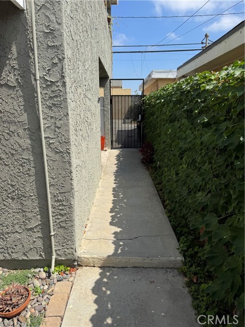 Detail Gallery Image 3 of 24 For 4301 Farquhar Ave, Los Alamitos,  CA 90720 - 2 Beds | 1/1 Baths