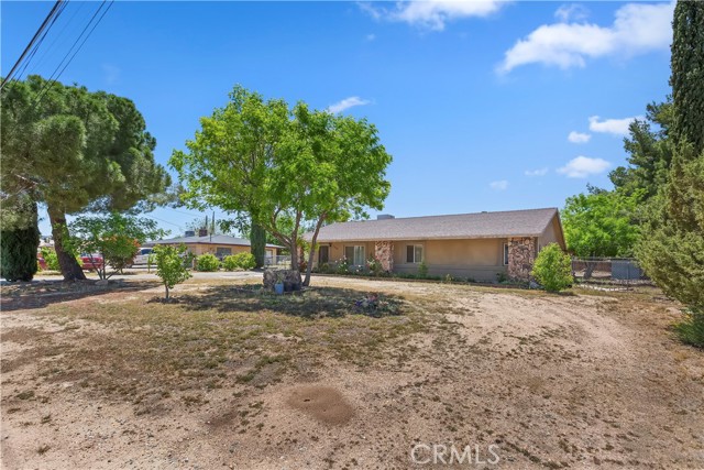 7486 Earhart Avenue, Hesperia CA: https://media.crmls.org/medias/4c0bc49f-09dd-4e32-a64d-aaa7d2b9c07f.jpg