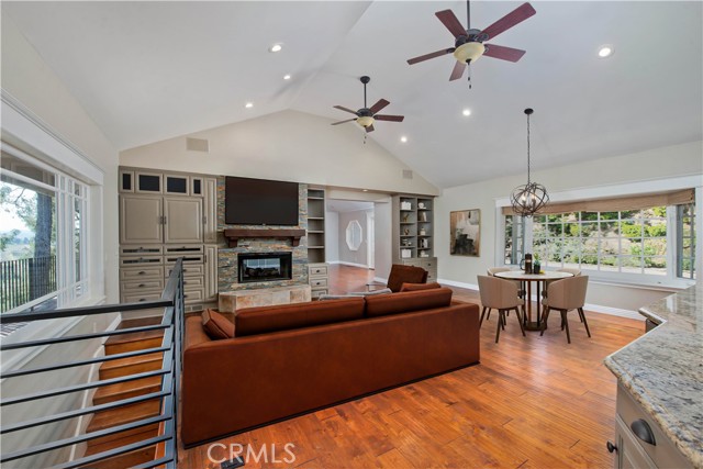 Detail Gallery Image 10 of 54 For 22757 Plummer St, Chatsworth,  CA 91311 - 3 Beds | 3 Baths