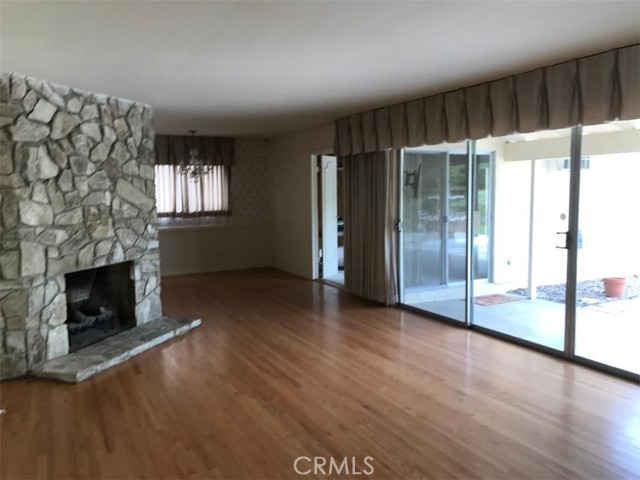 23439 Clarendon Street, Woodland Hills CA: https://media.crmls.org/medias/4c0c7918-8996-413e-b4ce-37bb3f5ad666.jpg