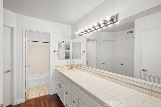 25712 Le Parc, Lake Forest CA: https://media.crmls.org/medias/4c0d0cd3-8ddc-49f8-98d0-16d500063377.jpg