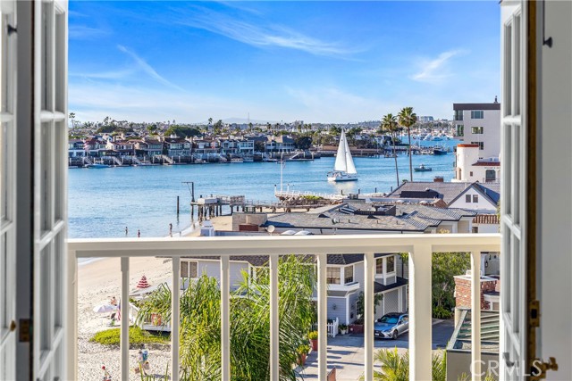 Detail Gallery Image 30 of 54 For 2727 Ocean Bld, Corona Del Mar,  CA 92625 - 3 Beds | 4/1 Baths