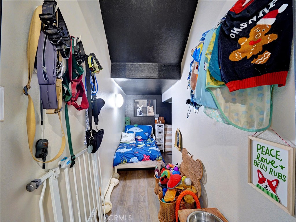 https://media.crmls.org/medias/4c0d9c8d-7daf-4f82-a071-9e11372a10a7.jpg?preset=X-Large