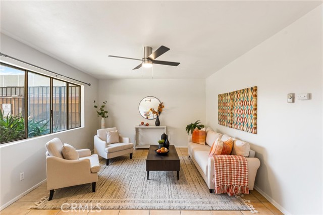 5535 Ackerfield Avenue, Long Beach CA: https://media.crmls.org/medias/4c0dc39c-bc83-4688-b5f5-971615a0449f.jpg