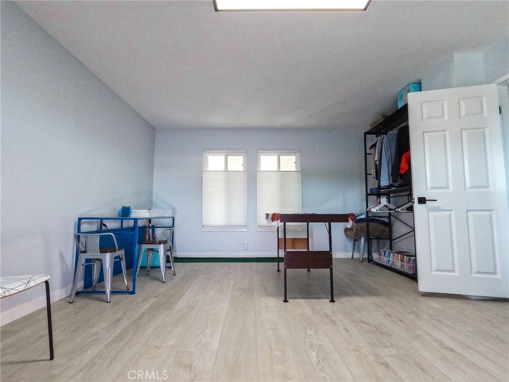 https://media.crmls.org/medias/4c0dc6c5-fc4f-4b89-a56b-43817ee1c9a7.jpg?preset=X-Large