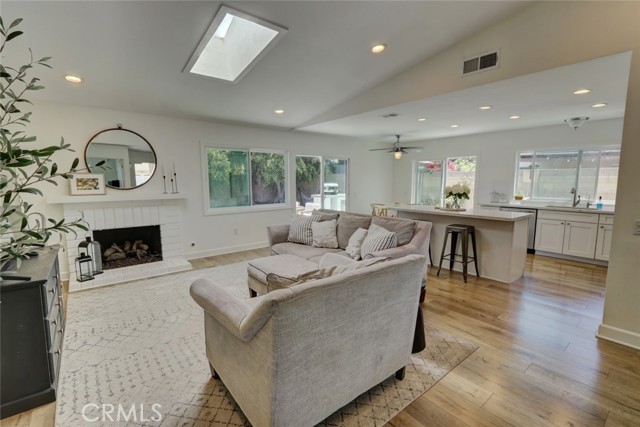 Detail Gallery Image 6 of 31 For 6441 Sundance Cir, Huntington Beach,  CA 92647 - 3 Beds | 2 Baths