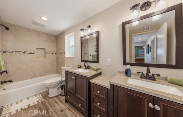 21992 Hoi Circle, Lake Forest CA: https://media.crmls.org/medias/4c0e2c2a-eb42-48bd-8f60-f01cf4716640.jpg
