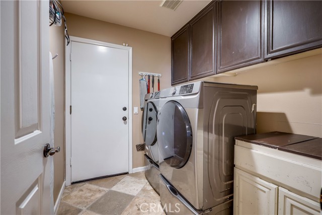 4 Sugarpine Drive, Trabuco Canyon CA: https://media.crmls.org/medias/4c105ef4-64fe-4d7e-a71e-fd39755e606f.jpg