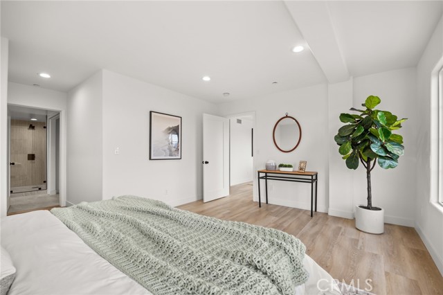 Detail Gallery Image 16 of 32 For 2391 Yorkshire Dr, Los Angeles,  CA 90065 - 3 Beds | 2/1 Baths