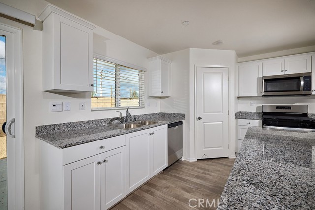 Detail Gallery Image 6 of 18 For 28389 Barracuda Ct, Winchester,  CA 92596 - 3 Beds | 2/1 Baths