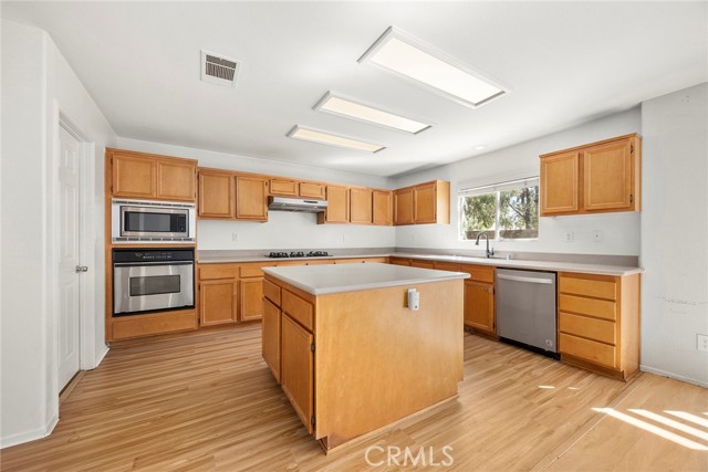 Detail Gallery Image 10 of 32 For 12351 Mesa Grove Dr, Riverside,  CA 92503 - 4 Beds | 3 Baths