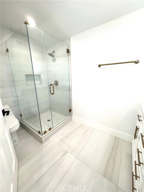 Detail Gallery Image 27 of 27 For 4800 Brewster Dr, Tarzana,  CA 91356 - 4 Beds | 4 Baths