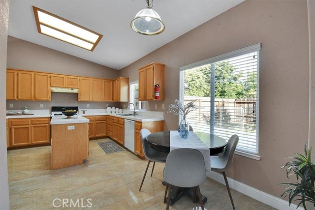 1882 Hunji Drive, Yuba City CA: https://media.crmls.org/medias/4c123396-1a03-4949-ba7a-9973988bdd7d.jpg