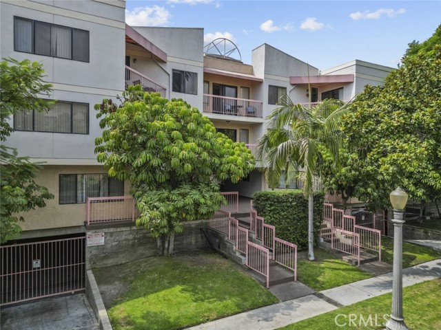 345 N Jackson Street, Glendale CA: https://media.crmls.org/medias/4c127551-8080-4db9-8d36-b7414c6ccea7.jpg