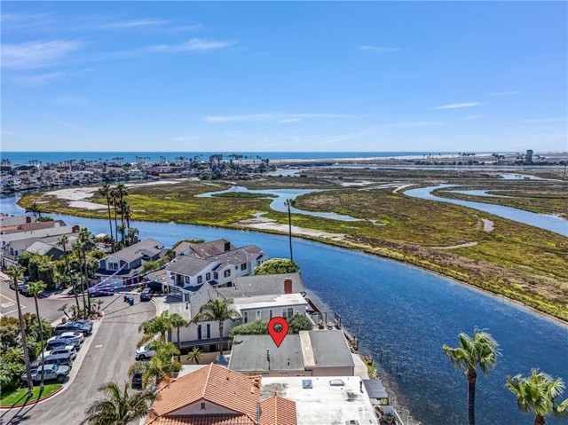 Detail Gallery Image 6 of 37 For 6 Canal Cir, Newport Beach,  CA 92663 - 4 Beds | 3 Baths