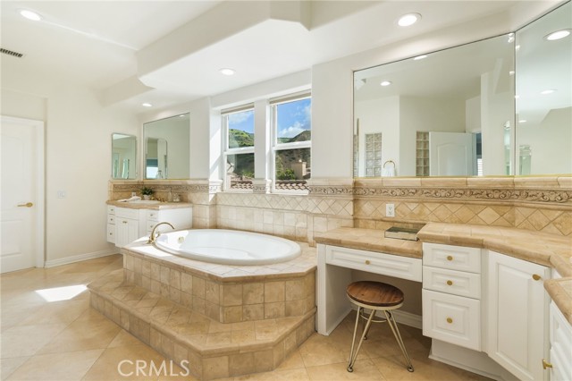 Detail Gallery Image 32 of 64 For 20112 via Cellini, Porter Ranch,  CA 91311 - 4 Beds | 4/1 Baths