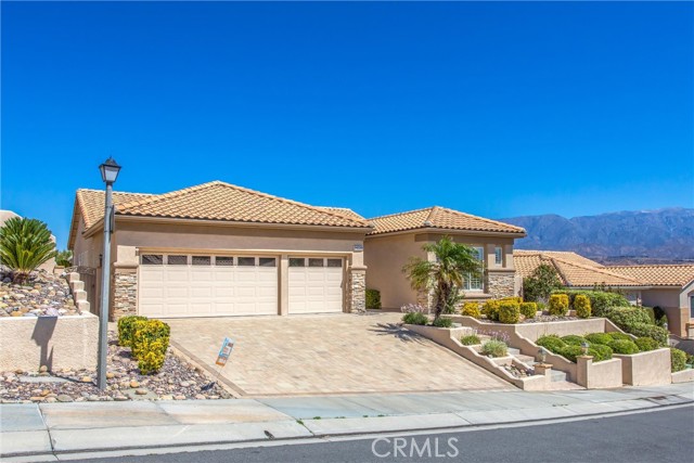 2141 Birdie Drive, Banning CA: https://media.crmls.org/medias/4c136b32-a01d-44c4-a6f4-67f60e988a8e.jpg