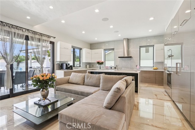 10418 Rubio Avenue, Granada Hills CA: https://media.crmls.org/medias/4c144746-b3e6-4f00-9a41-90667226e725.jpg
