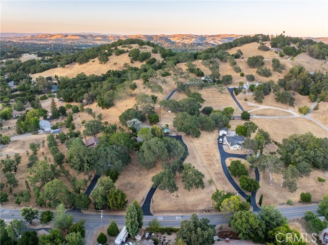 7025 San Gabriel Road, Atascadero CA: https://media.crmls.org/medias/4c169dba-08a8-4528-b839-8e903c0114af.jpg