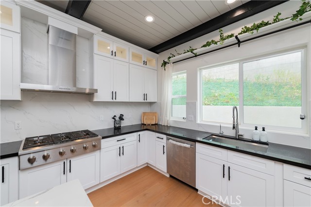 Detail Gallery Image 16 of 61 For 451 Avenida Esplendor, Walnut,  CA 91789 - 6 Beds | 6/1 Baths