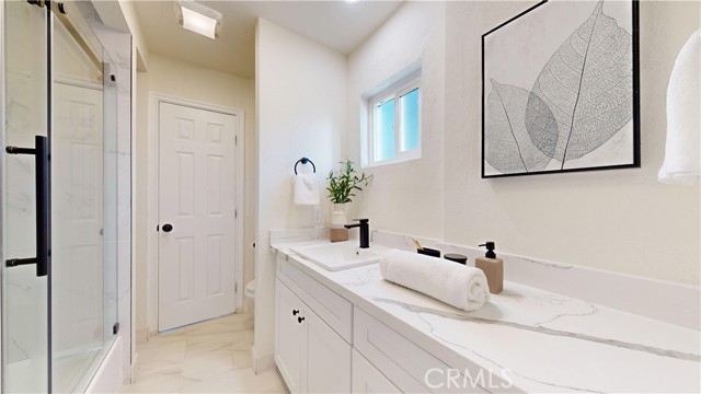 Detail Gallery Image 9 of 17 For 3432 Arlington Ave, Los Angeles,  CA 90018 - 3 Beds | 2 Baths