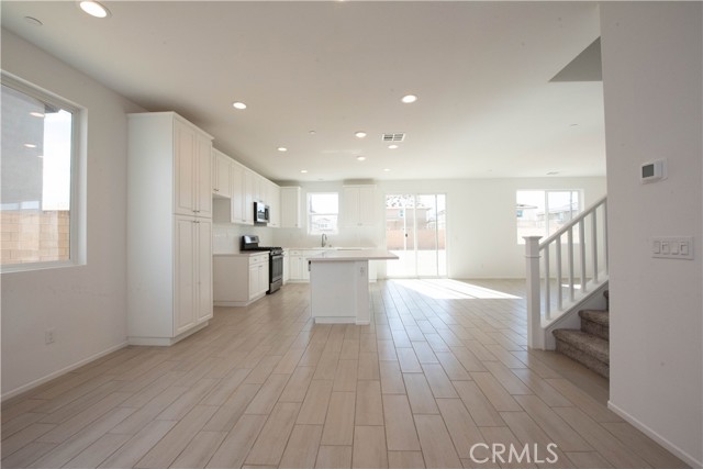 Detail Gallery Image 5 of 26 For 12574 Hanna Ct, Victorville,  CA 92392 - 4 Beds | 3 Baths