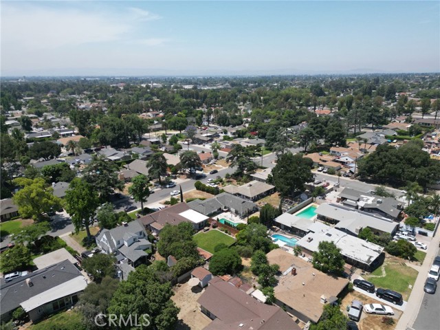 319 E Deodar Street, Ontario CA: https://media.crmls.org/medias/4c185784-3288-47e8-8700-0339d8559e75.jpg