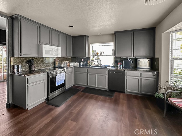 Detail Gallery Image 7 of 16 For 6149 Kanaka Ave, Oroville,  CA 95966 - 3 Beds | 2 Baths