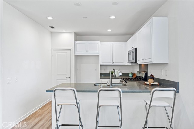 Detail Gallery Image 14 of 34 For 1166 Newberry Ln #1,  Claremont,  CA 91711 - 2 Beds | 2/1 Baths