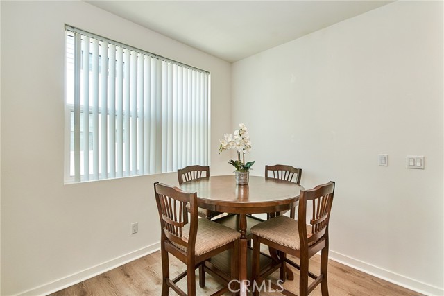 Detail Gallery Image 16 of 39 For 944 N Divino Privado, Ontario,  CA 91764 - 3 Beds | 3/1 Baths