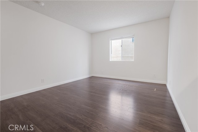 433 S Manhattan, Los Angeles CA: https://media.crmls.org/medias/4c1a1001-099d-4871-944f-bf859de11ad8.jpg