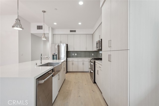 Detail Gallery Image 7 of 18 For 1746 Garfield Pl #101,  Los Angeles,  CA 90028 - 2 Beds | 2/1 Baths